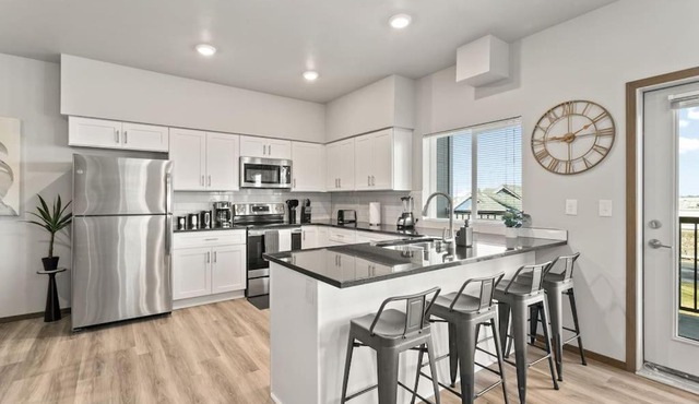 Very New 2 Bed 2 Bath Near DT and Perry District