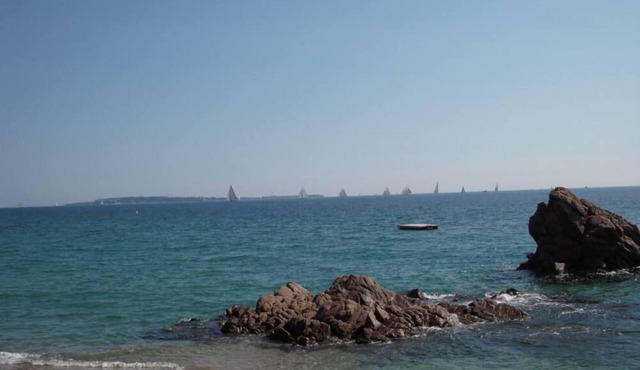 Very nice 100 m. Carrré, near the beach