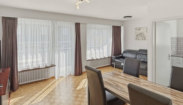 Very nice 1BR flat with sunny balcony (Sky4)