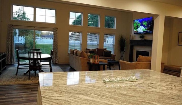 Very Nice 4-bedroom house with AC and WiFi in fabulous Canton