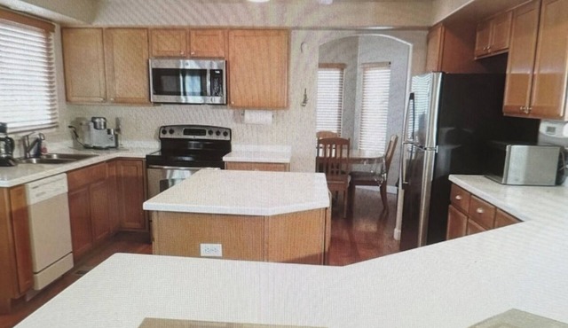 Very nice 4-bedroom house in welcoming Denver with WiFi, AC, fitness room