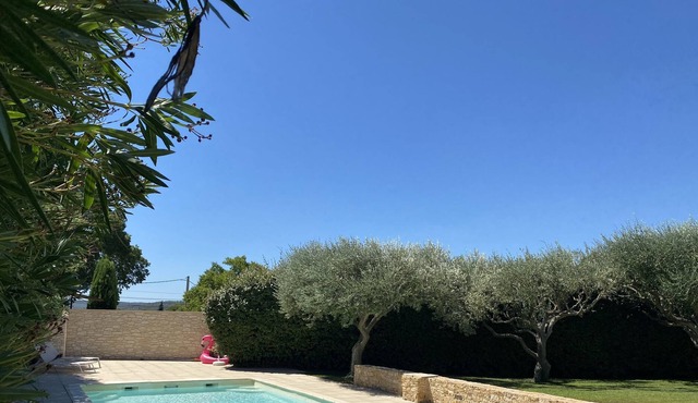 Very nice air-conditioned house - private swimming pool - very quiet neighborhood.