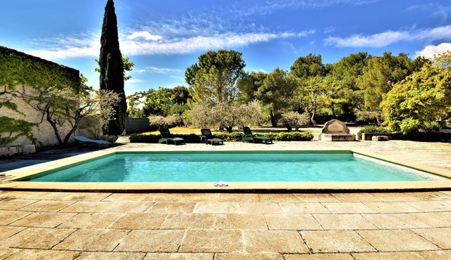 Very nice air-conditioned farmhouse with private pool.