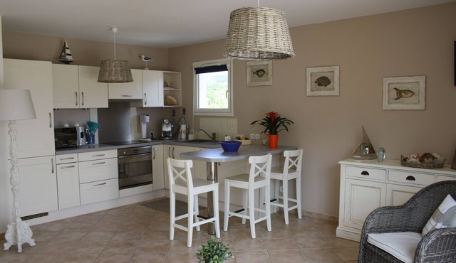 Very nice apartment near conditioning creeks, beaches and downtown