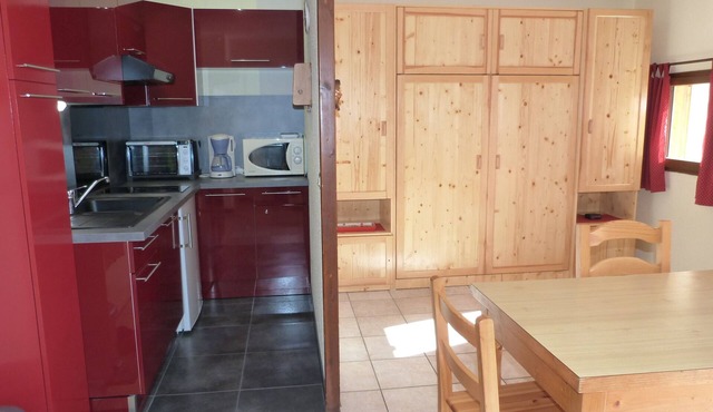 Very nice apartment 28m2 classified 2 stars in heart station, prox. tracks.