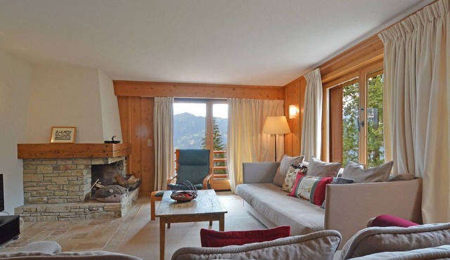 Very nice apartment at the heart of Verbier. It is located in 2 minutes of the central place, the sh