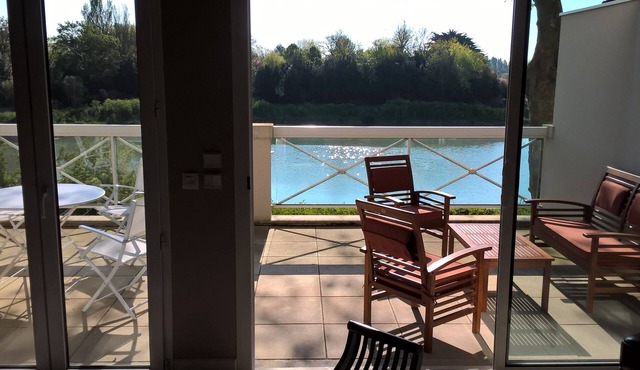 Very nice apartment 76 m², large terrace overlooking the lake, right in the center
