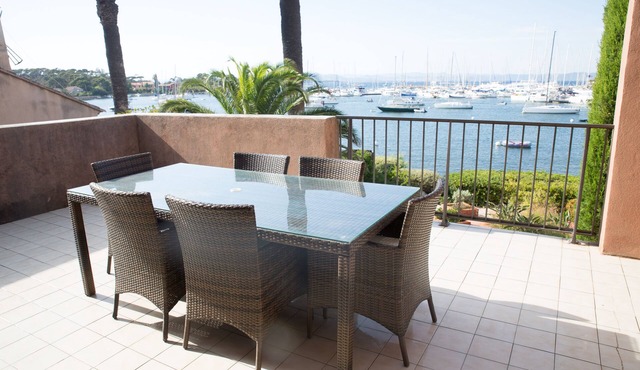 Very nice apartment on Porquerolles, large terrace with stunning views