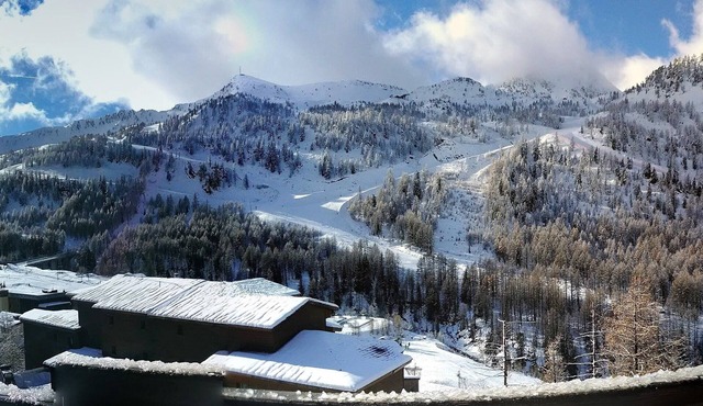 Very nice apartment. renovated 5 pers. view of the slopes, swimming pool, sauna, garage
