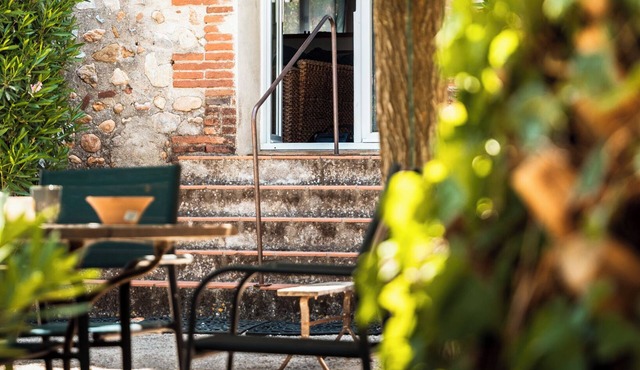 Very nice charming farmhouse in the heart of a vineyard overlooking the sea (5km)