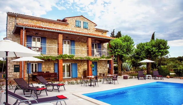 Very nice detached country house TOPAZ near Porec, climate, 5 min. to the sea