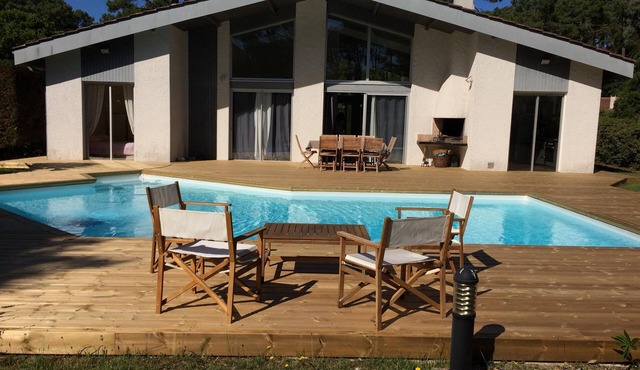 VERY NICE FAMILY HOUSE WITH POOL IN CANON. (5kms from Cap Ferret center)