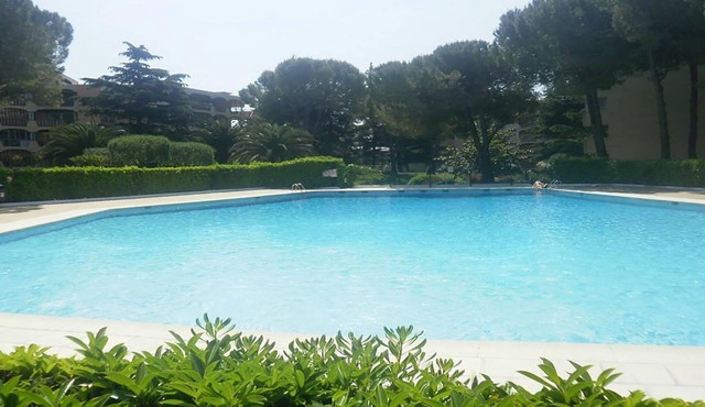 VERY NICE T1 ALCOVE IN A SECURE RESIDENCE WITH 3 POOLS