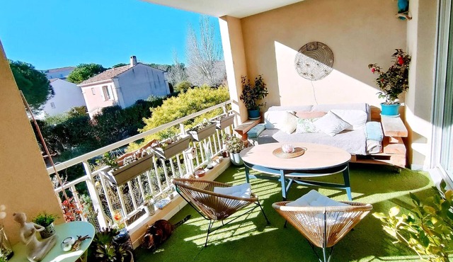 VERY NICE T3 5MN ON FOOTS FROM THE BEACHES