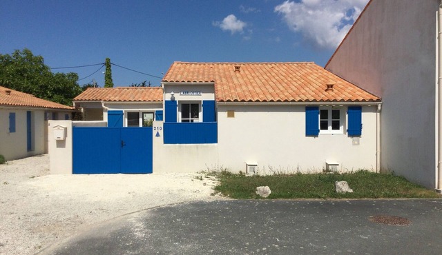 Very nice house for 7 people 700m from the beach