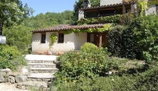 Very nice house, shade and sun, small pool.