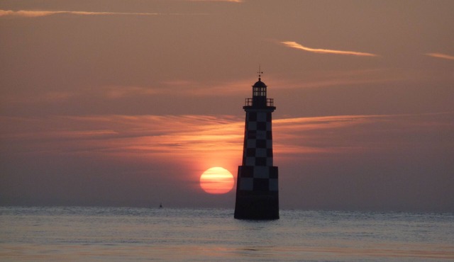 VERY NICE HOUSE TO LIVE ONLY 200M FROM THE END SAND BEACH