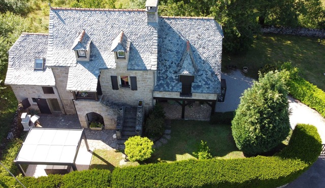 Very nice independent house with character, between Conques and Rodez.