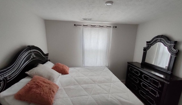 Very nice location close to many restaurants and shopping centers