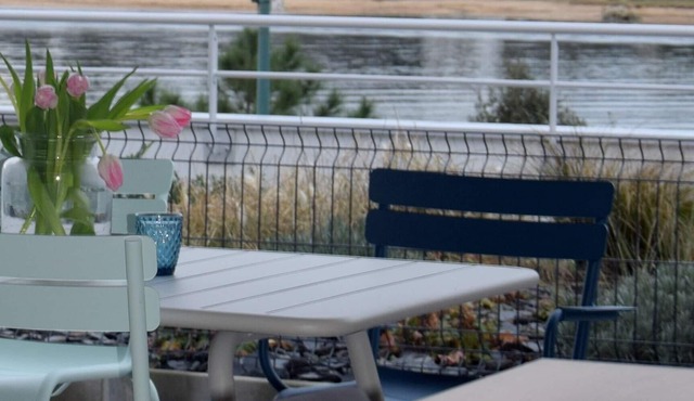 Very nice luxury apartment with full sea view, bakery and shops on foot