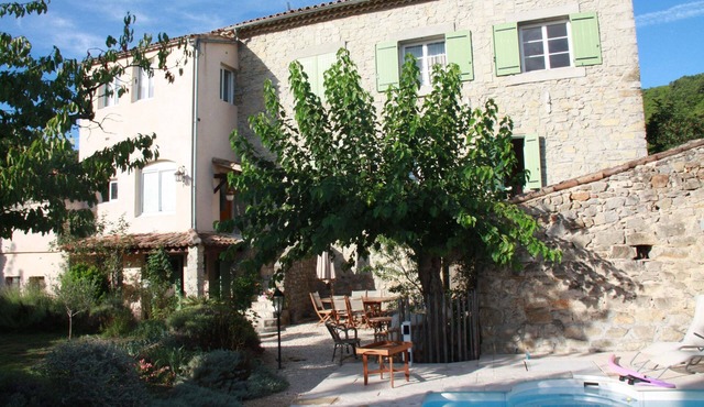 VERY NICE MAS IN THE HEART OF THE VILLAGE OF COURRY