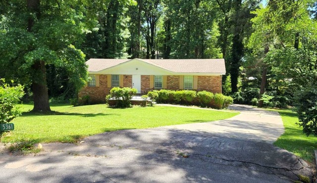 Very nice neighborhood, extra piecefull, 10 minutes from ATL international