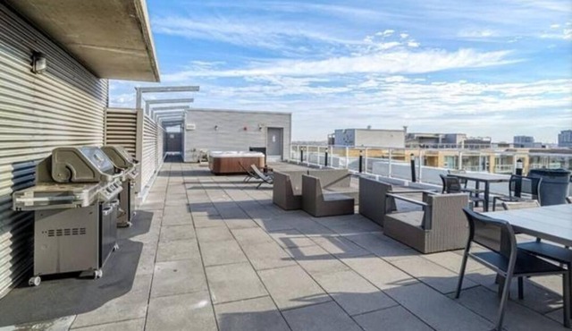 Very nice place to stay, close to downtown and airport, Free parking