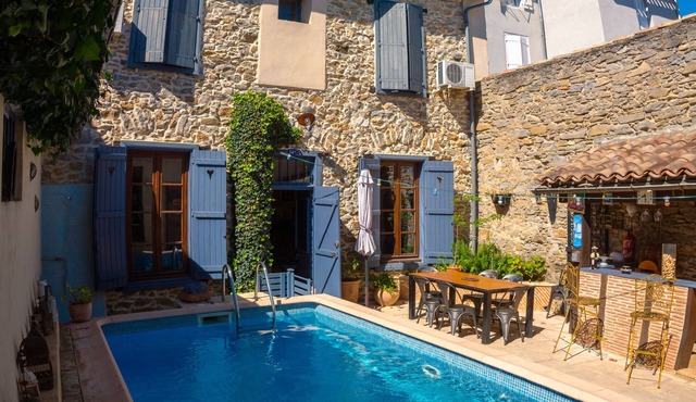 VERY NICE STONE TOWN HOUSE WITH HEATED POOL