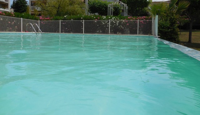 VERY NICE STUDIO - terrace and swimming pool - SEA 5 mn away