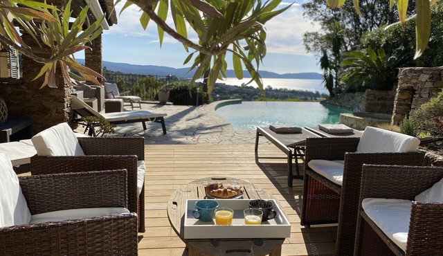 Very nice villa with infinity pool, sea view, harbor, Cavalaire