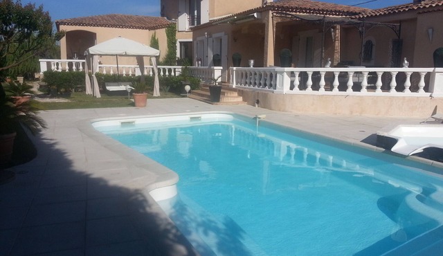 VERY NICE VILLA FOR 10 PEOPLE MAXIMUM