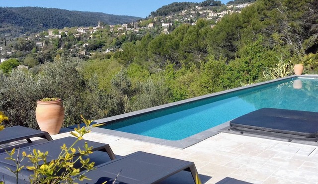 VERY NICE VILLA WITH HEATED POOL AND SUPERB VIEW ON BARGEMON AND HILLS