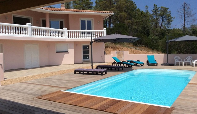 Very nice villa with heated pool (private pool in August and September)