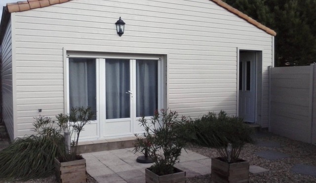 Very pleasant little house close to nature and all amenities.