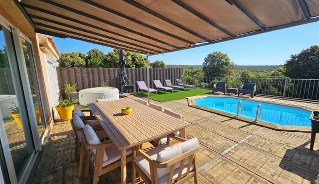 Very pleasant house, relaxing setting, breathtaking view of the Mont Ventoux