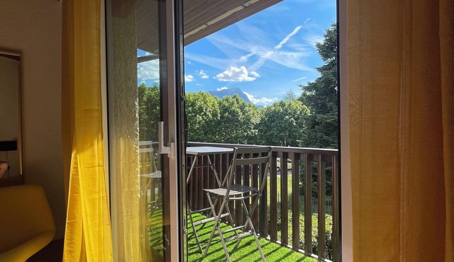 Very pleasant house with outdoor area, well located at Embrun lake