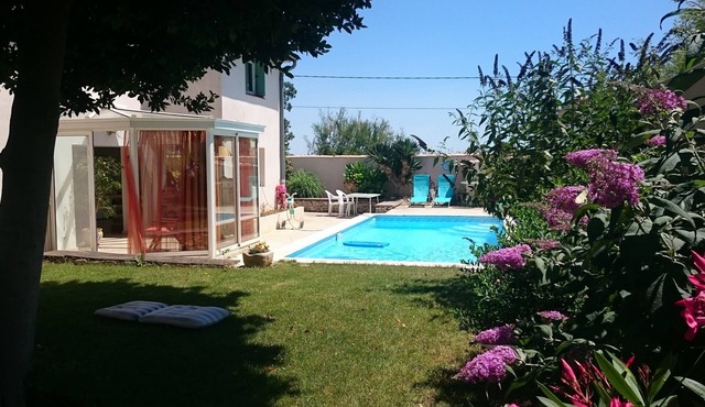 Very pleasant, quiet villa with private, secure swimming pool