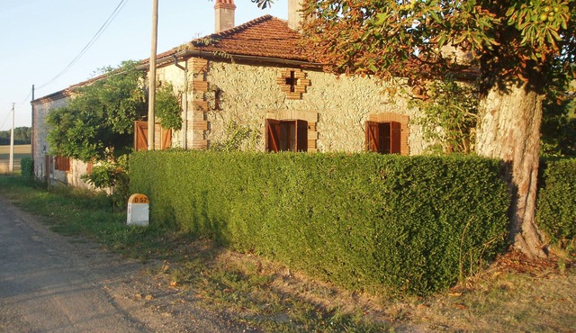 VERY PRETTY COUNTRY HOUSE IN BEAUTIFUL SURROUNDINGS