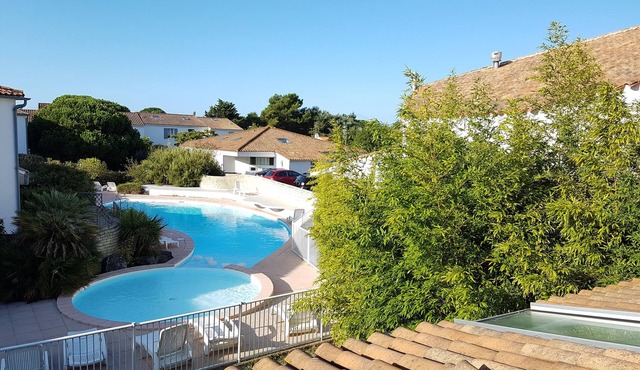 Very pretty DUPLEX*Ile de Ré, pool view, next to beach La Couarde.