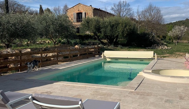 Very pretty Provencal farmhouse, private pool,