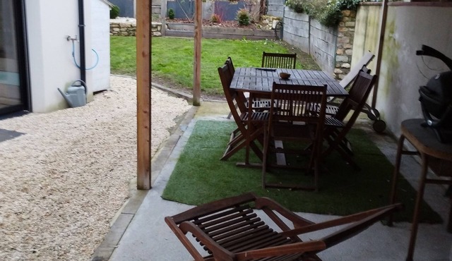 Very pretty stone house ideally located between land and sea