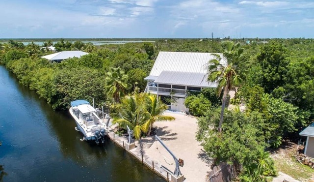 Very Private 3 Bedroom/2 Bath Canal Home in Little Torch Key w/Private Pool