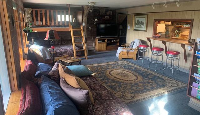 Very Private, Close to all Glenwood attractions, Dogs welcome. 420 friendly!