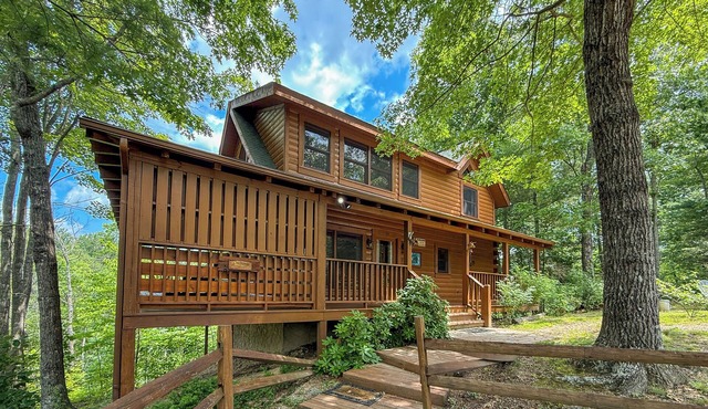 Very Private Cabin w/Amazing Views! Pool, Fishing, Putt Putt, Golf, Hikes!