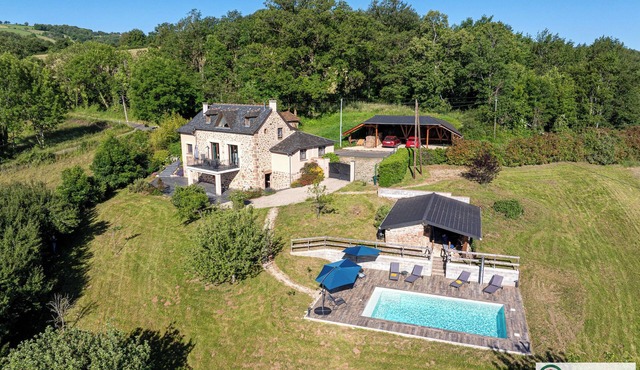 Very private detached house with private pool, air conditioning and panoramic view