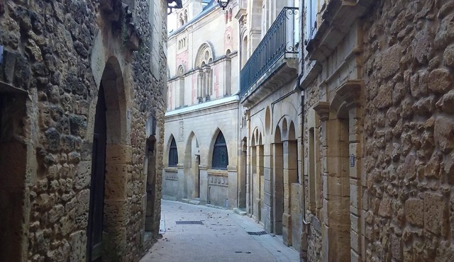 Very privately located beautiful holiday villa with large private swimming pool