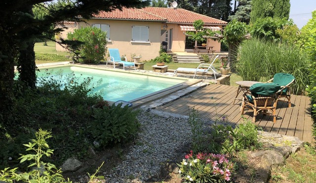 Very quiet, unoverlooked country house