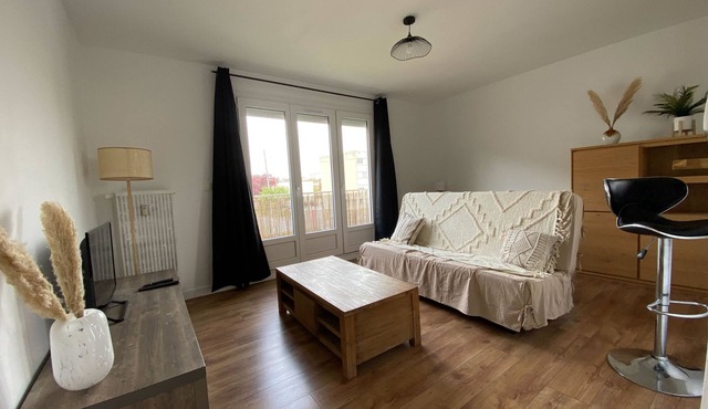 Very quiet and bright apartment in Caen