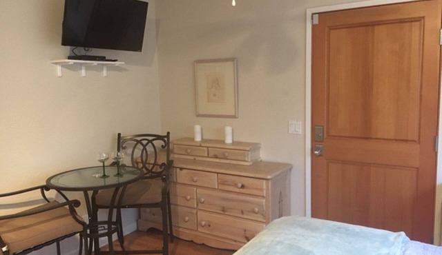 Very quiet and peaceful room with private entrance and private bath