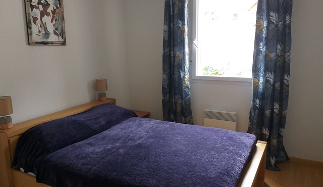 Very quiet and secure Apt 5mn walk from terms